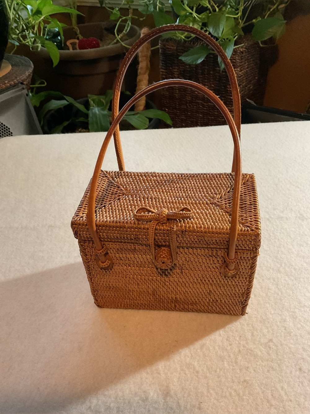Woven Straw Basket-Style Hand Bag in Warm Brown